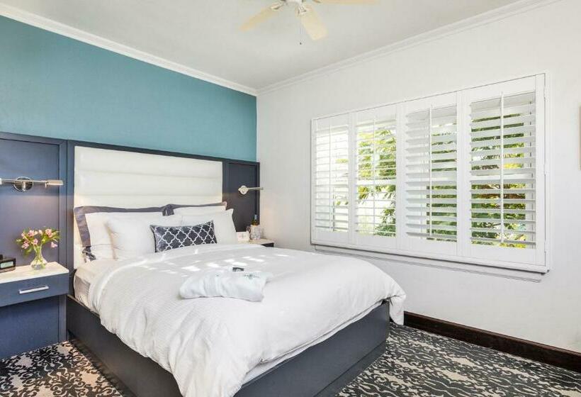 스탠다드 룸, Marisol Coronado