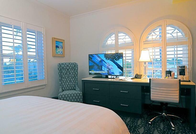 스탠다드 룸, Marisol Coronado