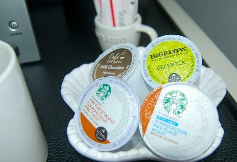 스탠다드 룸, Marisol Coronado