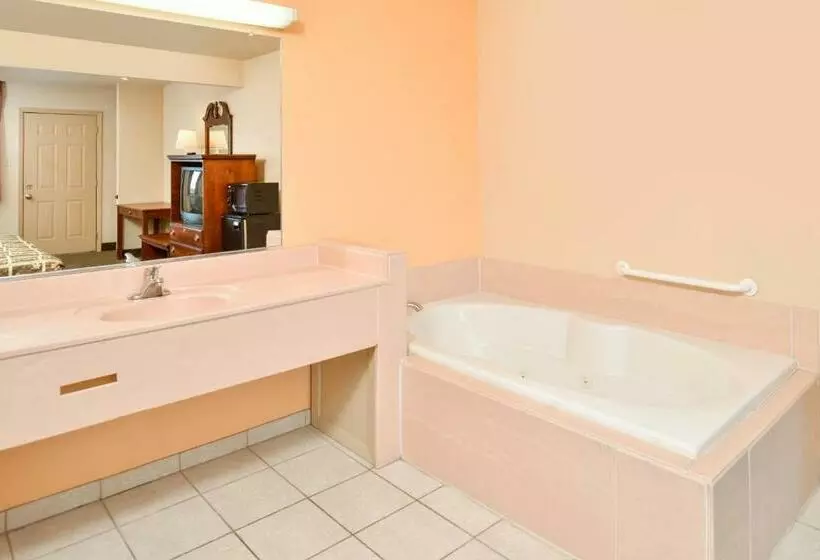 キングサイズベッドのスタンダードルーム, Howards Inn Motel