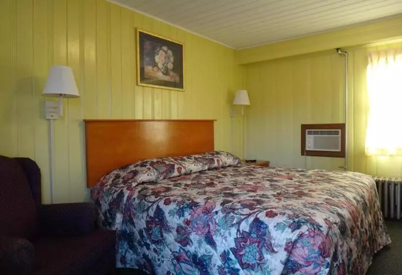 キングサイズベッドのスタンダードルーム, Pine Ridge Motel
