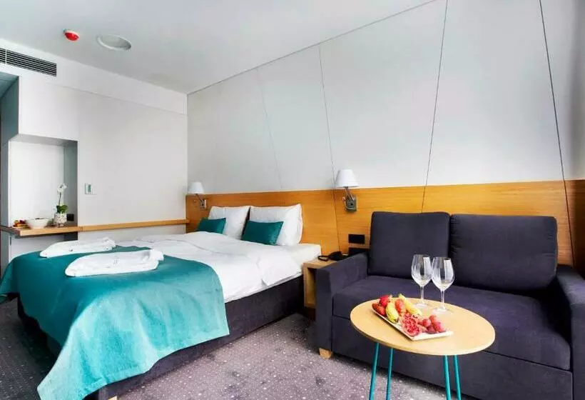 コンフォートルーム, Regatta Hotel Restauracja Spa