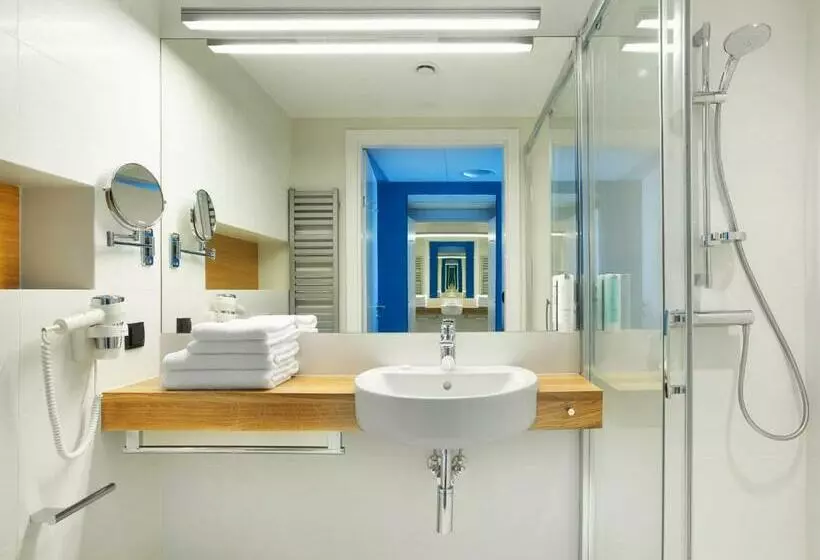 コンフォートルーム, Regatta Hotel Restauracja Spa