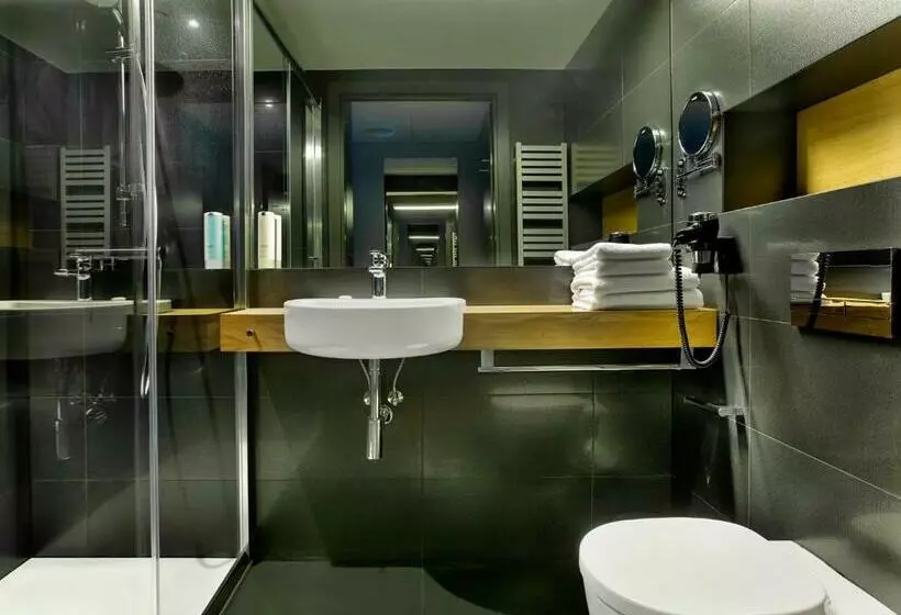 コンフォートルーム, Regatta Hotel Restauracja Spa