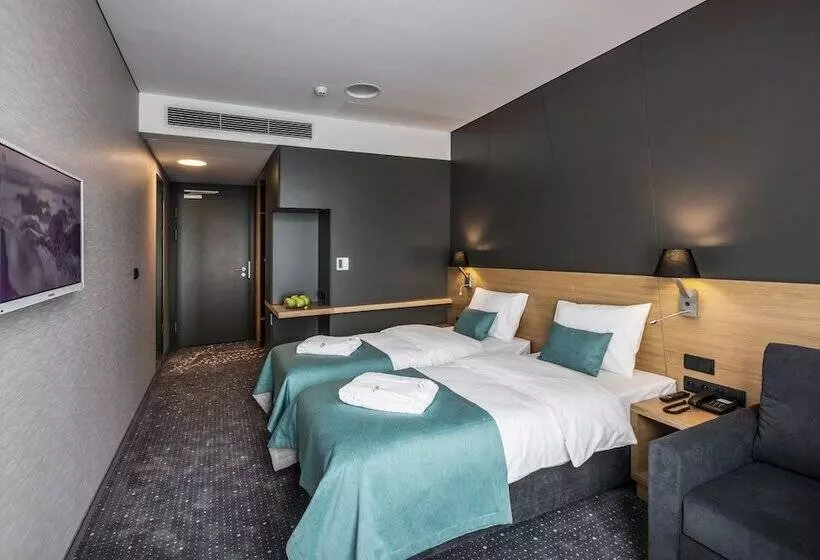 コンフォートルーム, Regatta Hotel Restauracja Spa