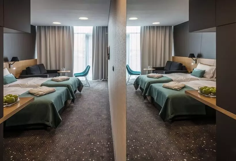 コンフォートルーム, Regatta Hotel Restauracja Spa