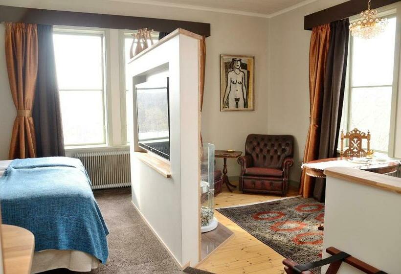 جناح جونيور, Skultuna Hotell & Konferens