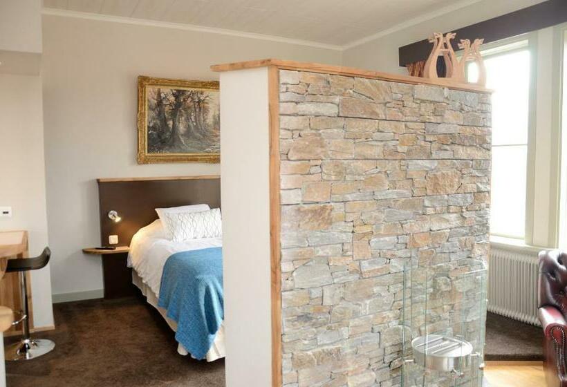 جناح جونيور, Skultuna Hotell & Konferens