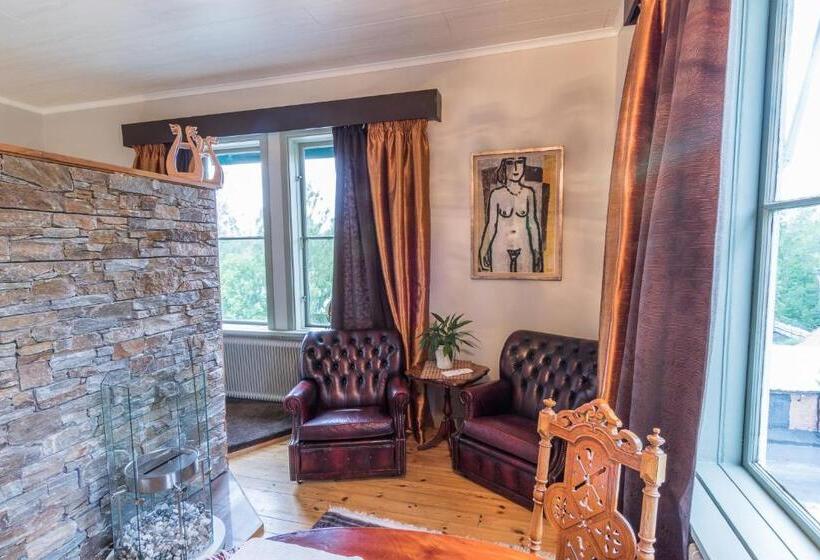 جناح جونيور, Skultuna Hotell & Konferens