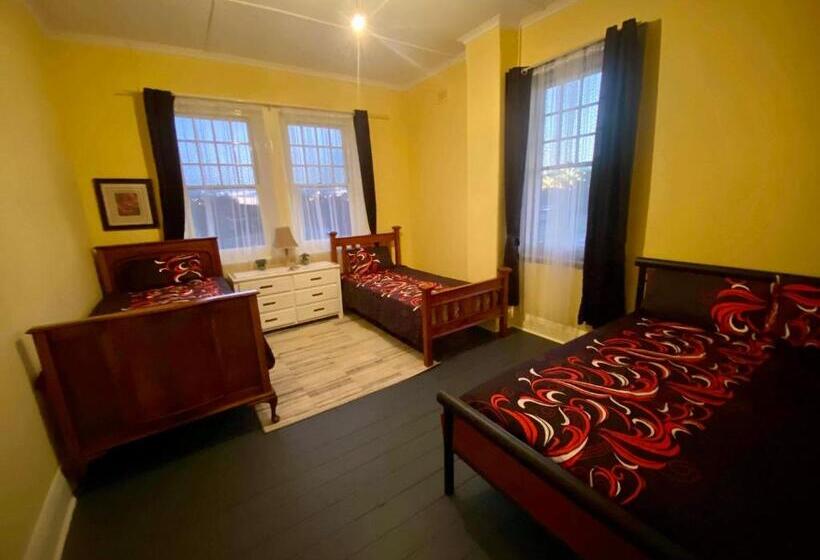 패밀리 룸, Commercial Hotel Kaniva