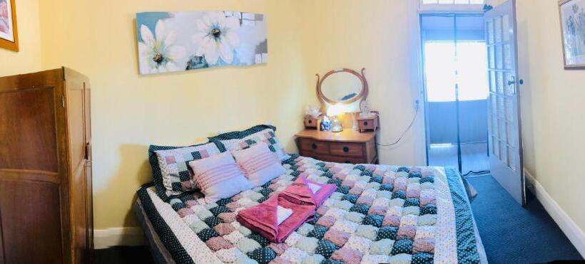 جناح ديلوكس, Commercial Hotel Kaniva