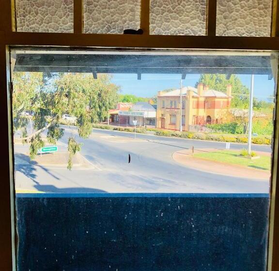 غرفة إقتصادية, Commercial Hotel Kaniva