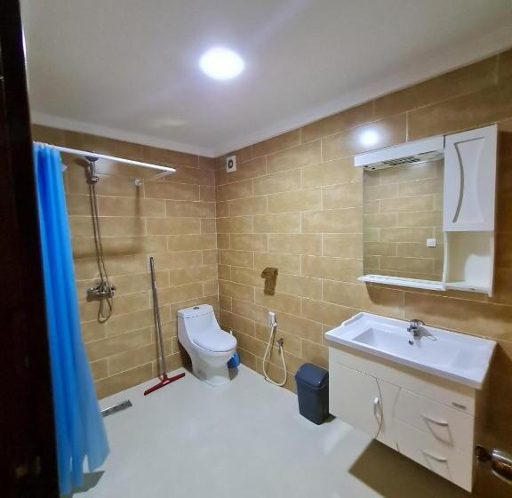 غرفة قياسية ثلاثية مزودة بشرفة, Blador