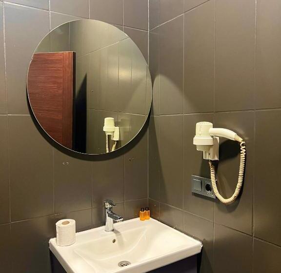 标准三人间, Güneşli̇ Ai̇rport Sui̇te