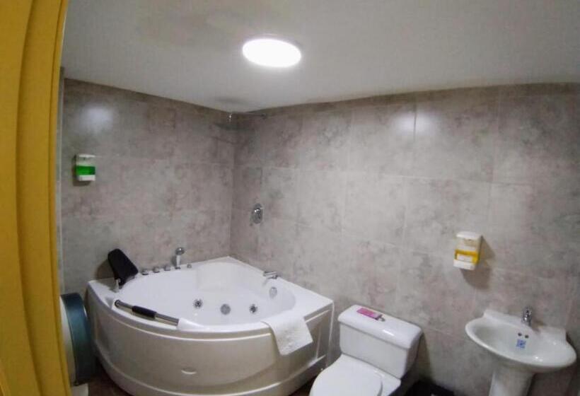 סוויטה עם ג'קוזי, Hostal Verona