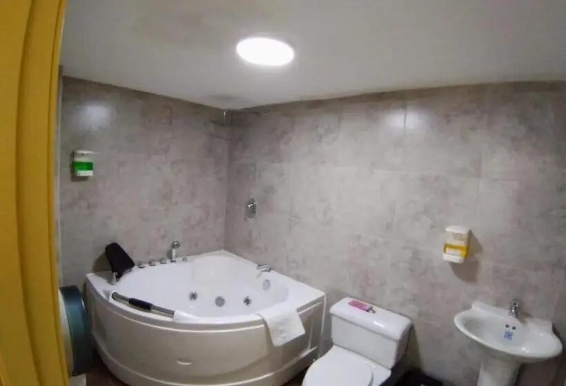 ハイドロマッサージバス付きスイート, Hostal Verona