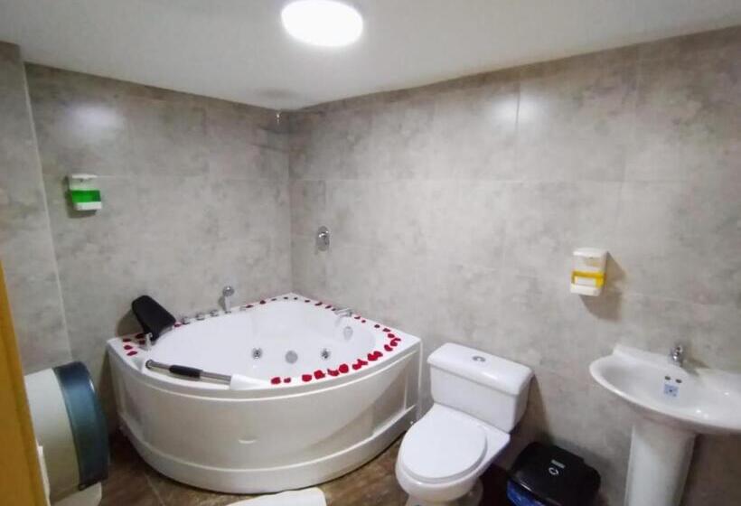 Люкс с гидромассажем, Hostal Verona