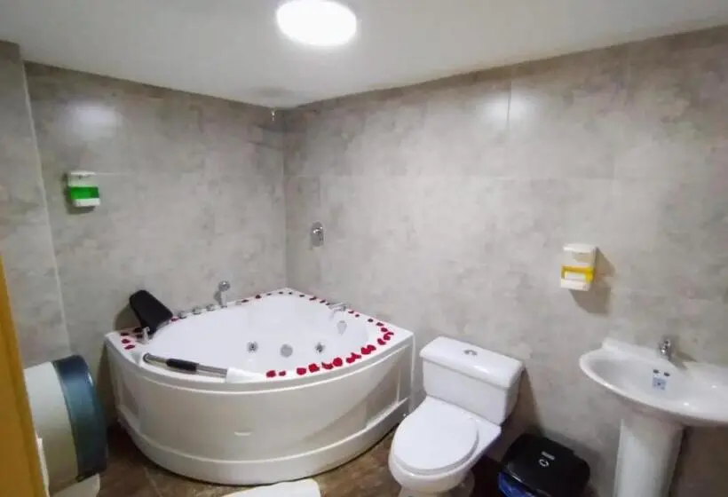 ハイドロマッサージバス付きスイート, Hostal Verona