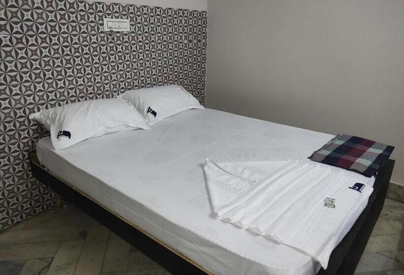 Номер Economy, Karthikeya Residency