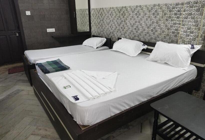 Трехместный Номер Superior, Karthikeya Residency