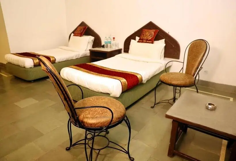 キングサイズベッドのスーペリアルーム, Panna Tiger Resort  Riverside Property