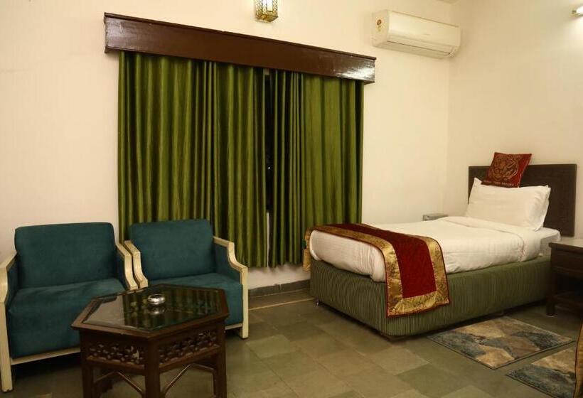 带大床的高级房间, Panna Tiger Resort  Riverside Property