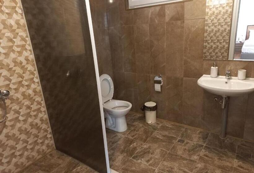 Standardrum med Terrass, стаи за гости Toda