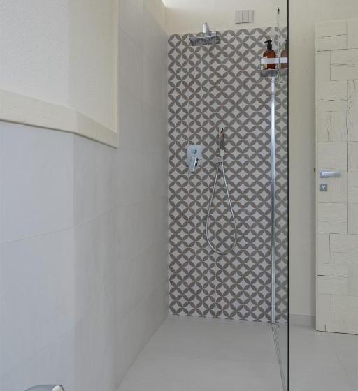 컴포트 트리플 룸, Nz Home