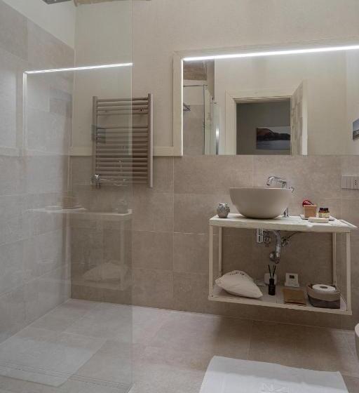 수피리어 룸, Nz Home