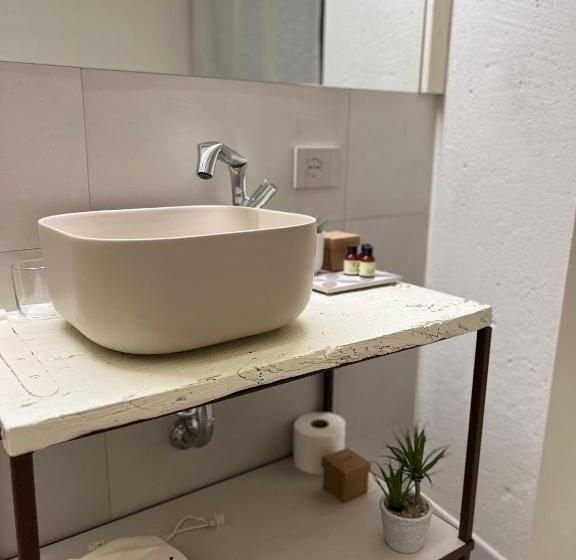 컴포트 트리플 룸, Nz Home