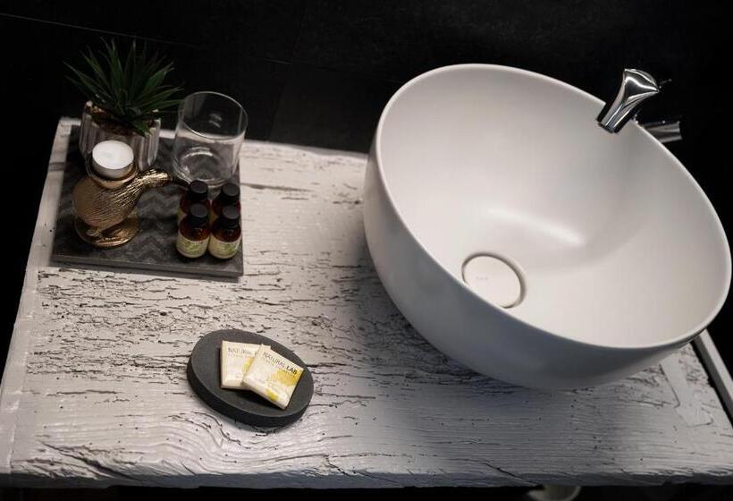 디럭스 룸, Nz Home