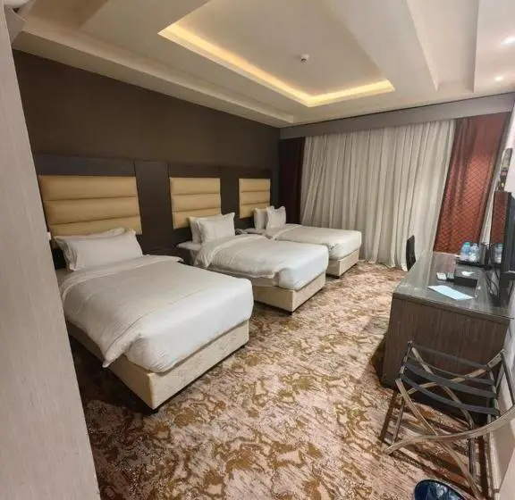 اتاق استاندارد سه نفره, فندق دان البلاتيني