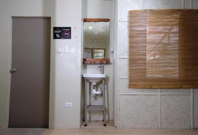 Кровать в Общей Комнате, Mad Monkey Siquijor