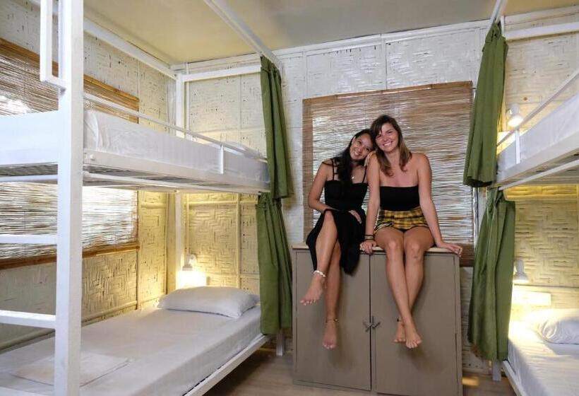 Кровать в Общей Комнате, Mad Monkey Siquijor