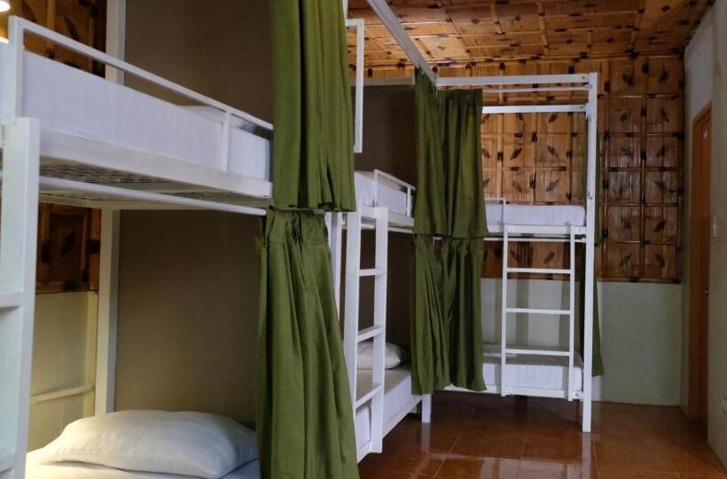 Кровать в Общей Комнате, Mad Monkey Siquijor