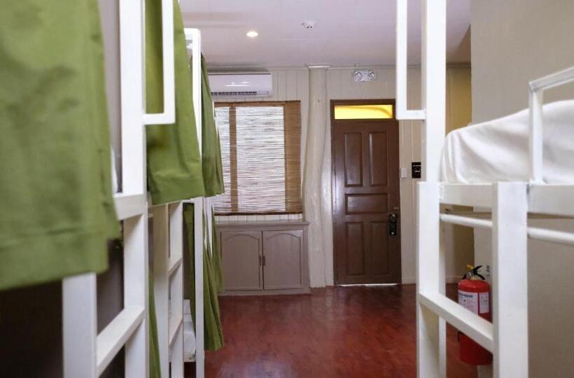 Кровать в Общей Комнате, Mad Monkey Siquijor