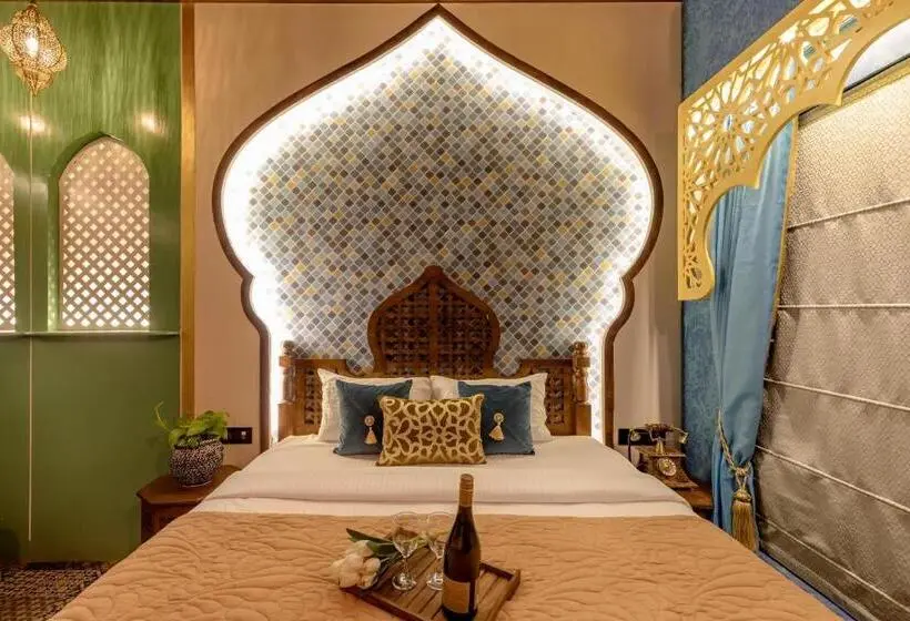デラックスルーム, Dio Regaalo Theme Resort, Ratnagiri
