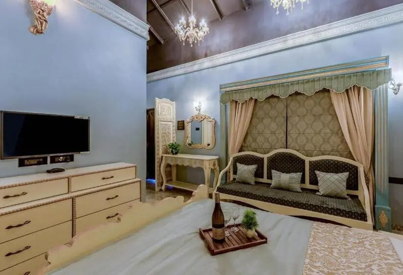 キングサイズベッドのデラックスルーム, Dio Regaalo Theme Resort, Ratnagiri