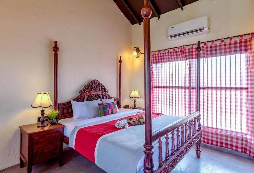 キングサイズベッドのスタンダードルーム, Dio Regaalo Theme Resort, Ratnagiri