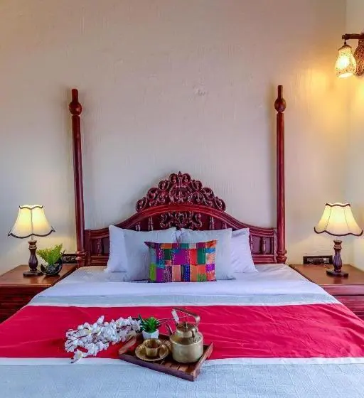 キングサイズベッドのスタンダードルーム, Dio Regaalo Theme Resort, Ratnagiri