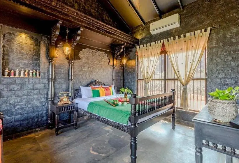 キングサイズベッドのスーペリアルーム, Dio Regaalo Theme Resort, Ratnagiri