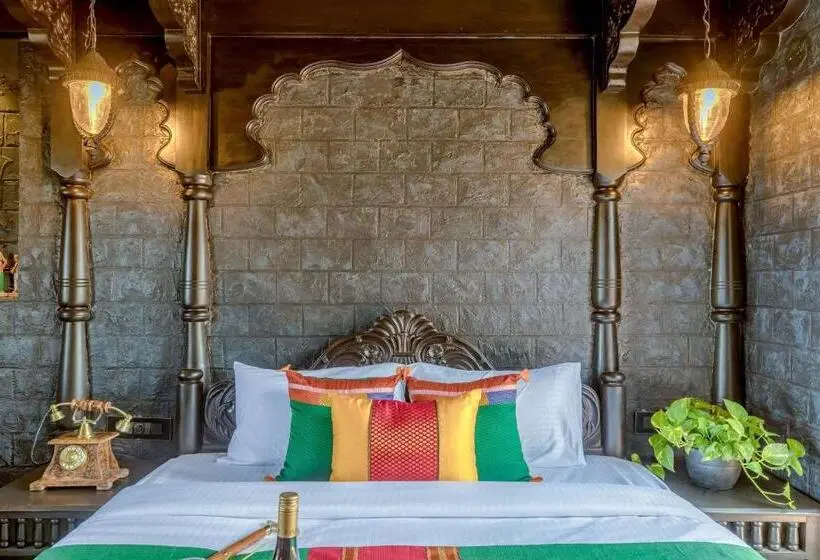 キングサイズベッドのスーペリアルーム, Dio Regaalo Theme Resort, Ratnagiri