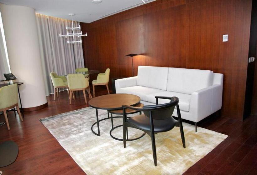 سوییت اجرایی, Continental Horizonte