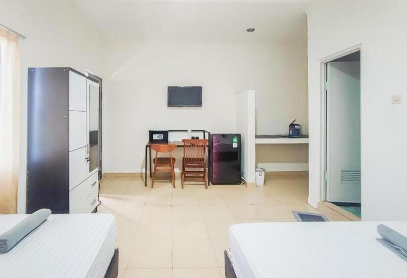 Семейный Номер, Urbanview Ava Guest House Goa Gong