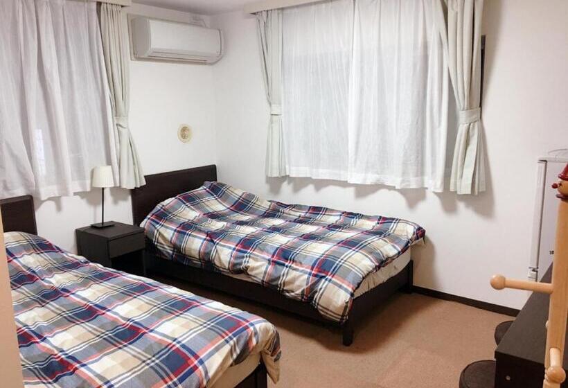 Habitació Estàndard, Yuni Star Club