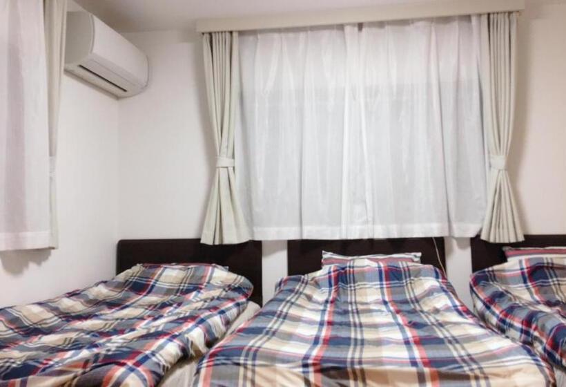 Habitació Triple Estàndard, Yuni Star Club