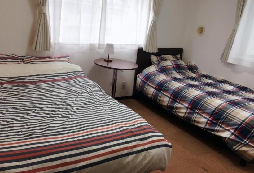 Habitació Triple Deluxe, Yuni Star Club