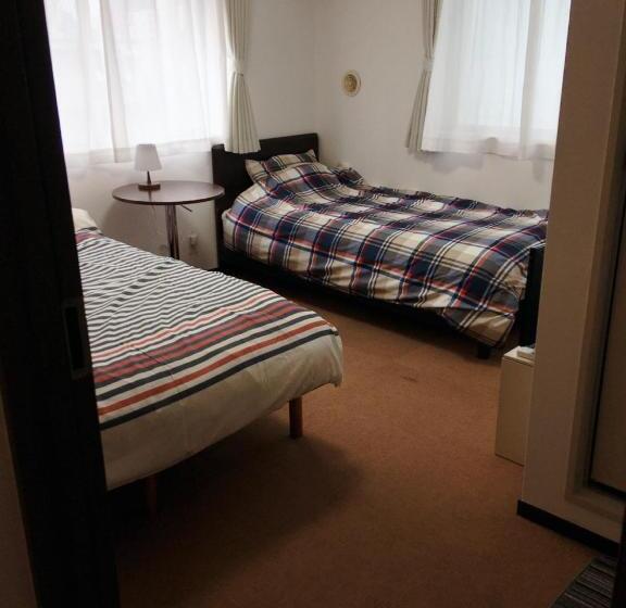 Habitació Triple Deluxe, Yuni Star Club