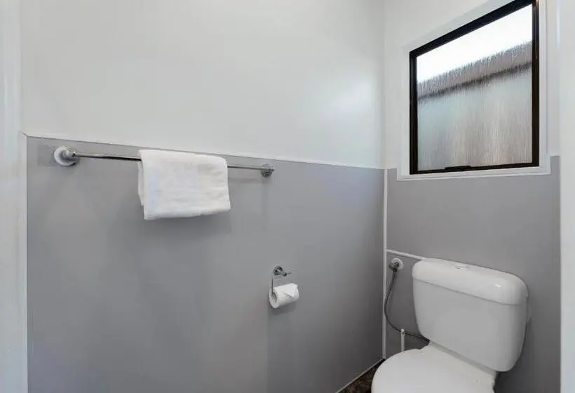 استودیوی لوکس, Central Inn Taupo