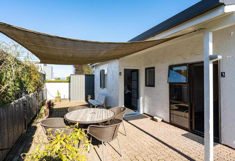 استودیوی لوکس, Central Inn Taupo